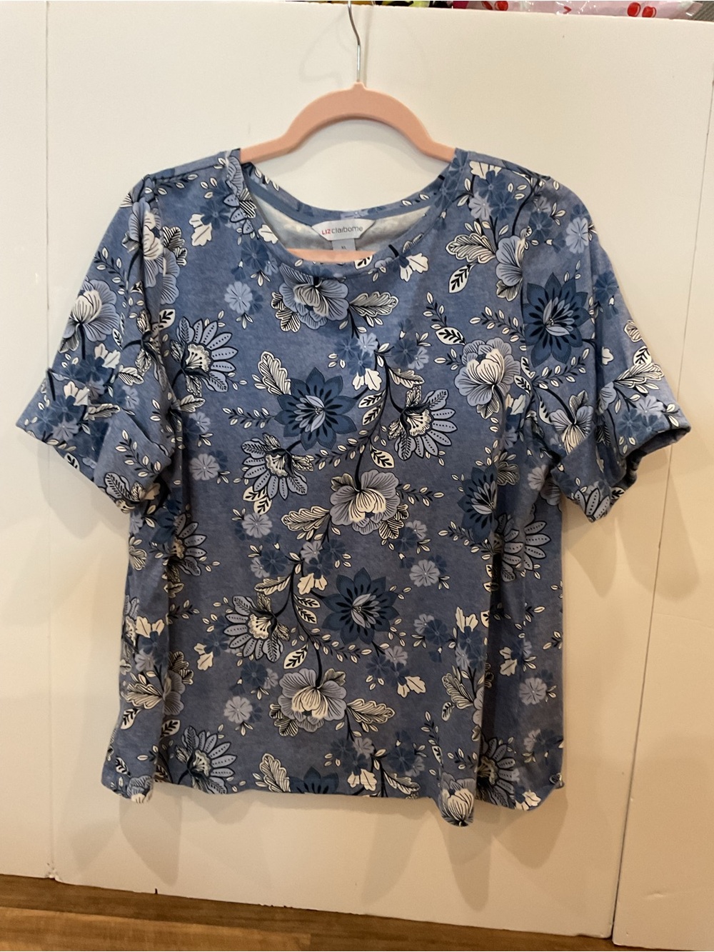 Liz Claiborne Blue Floral Short Sleeve Tee